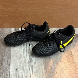 Nike Kids Black and Yellow Sneakers